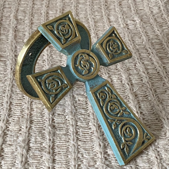 High Cross & Vine Scrolls Verdigris Door Knocker - Picture 6 of 16